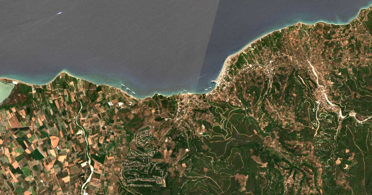 Satellitenkarte von Asmínion