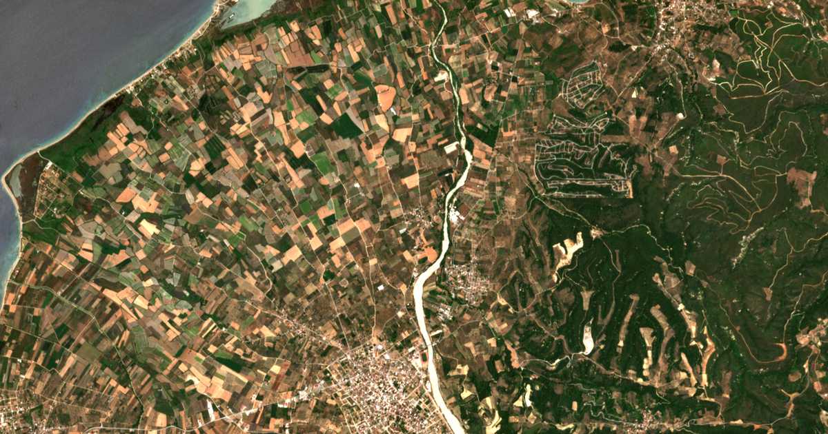 Satellitenkarte von Neochórion