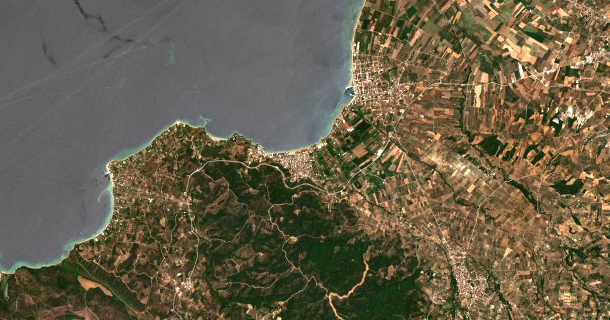 Satellitenkarte von Néos Pýrgos