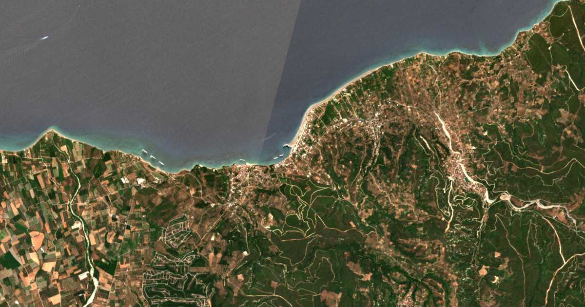 Satellitenkarte von Pefkíon