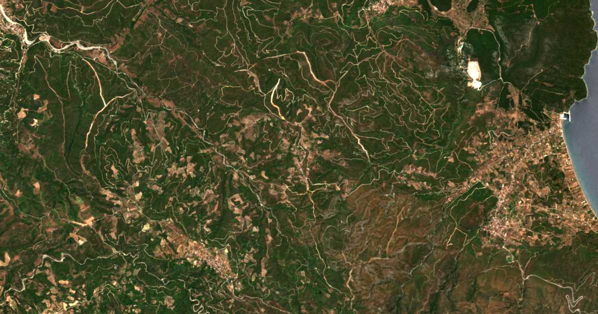 Satellitenkarte von Tsapourniá