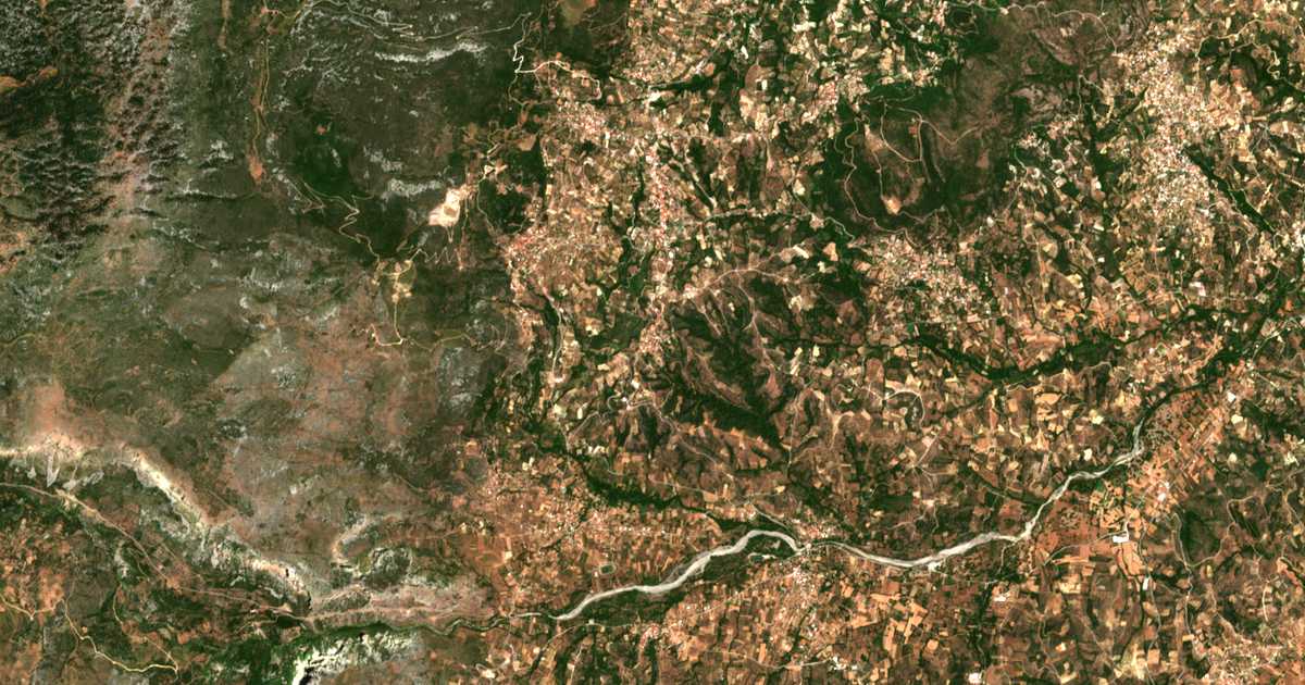 Satellitenkarte von Dirrévmata