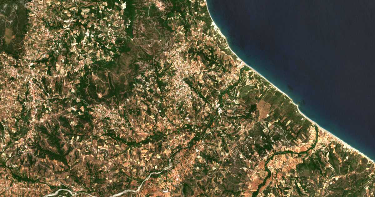 Satellitenkarte von Kámpos