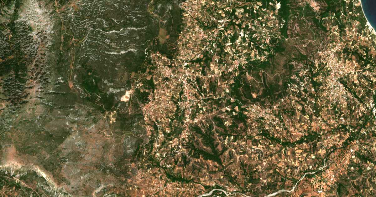 Satellitenkarte von Konístrai