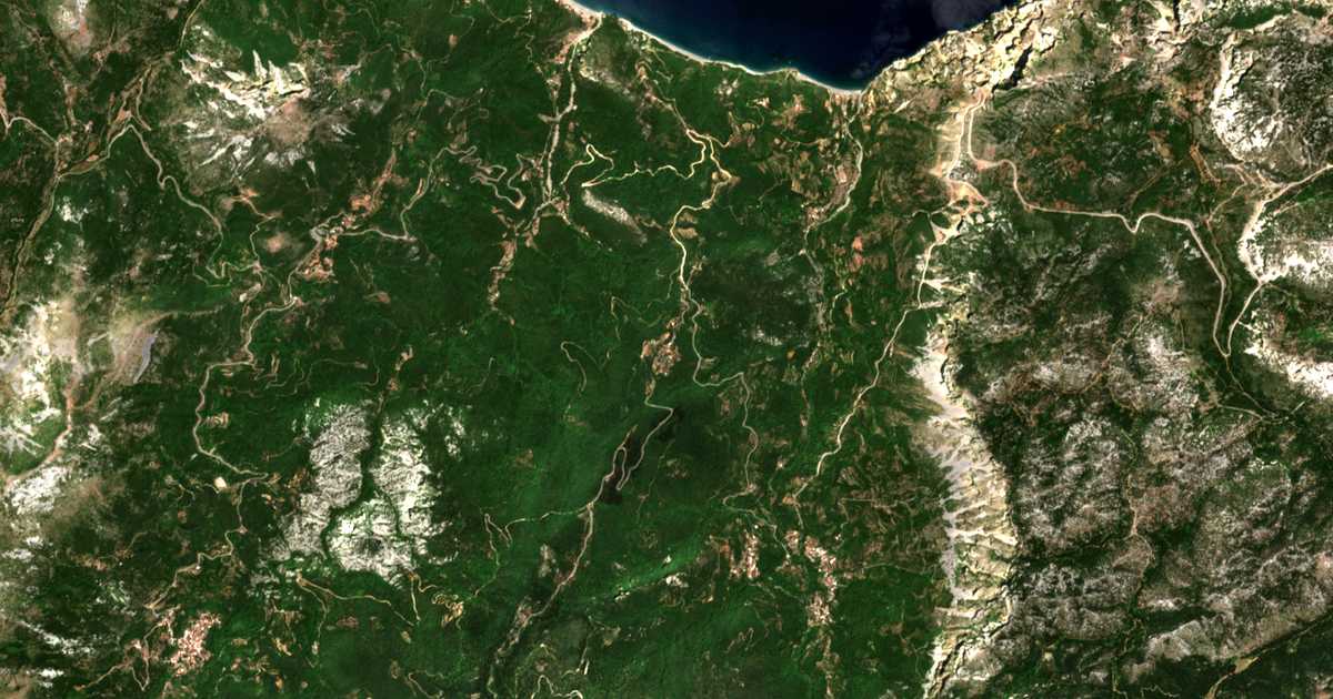 Satellitenkarte von Koútourla