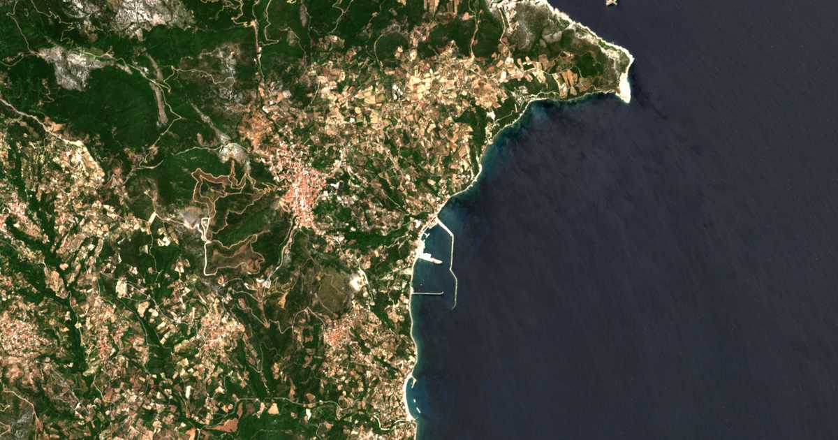 Satellitenkarte von Paralía Kýmis