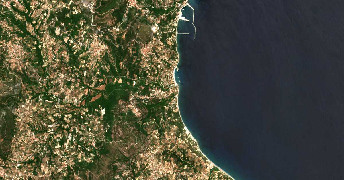 Satellitenkarte von Platána