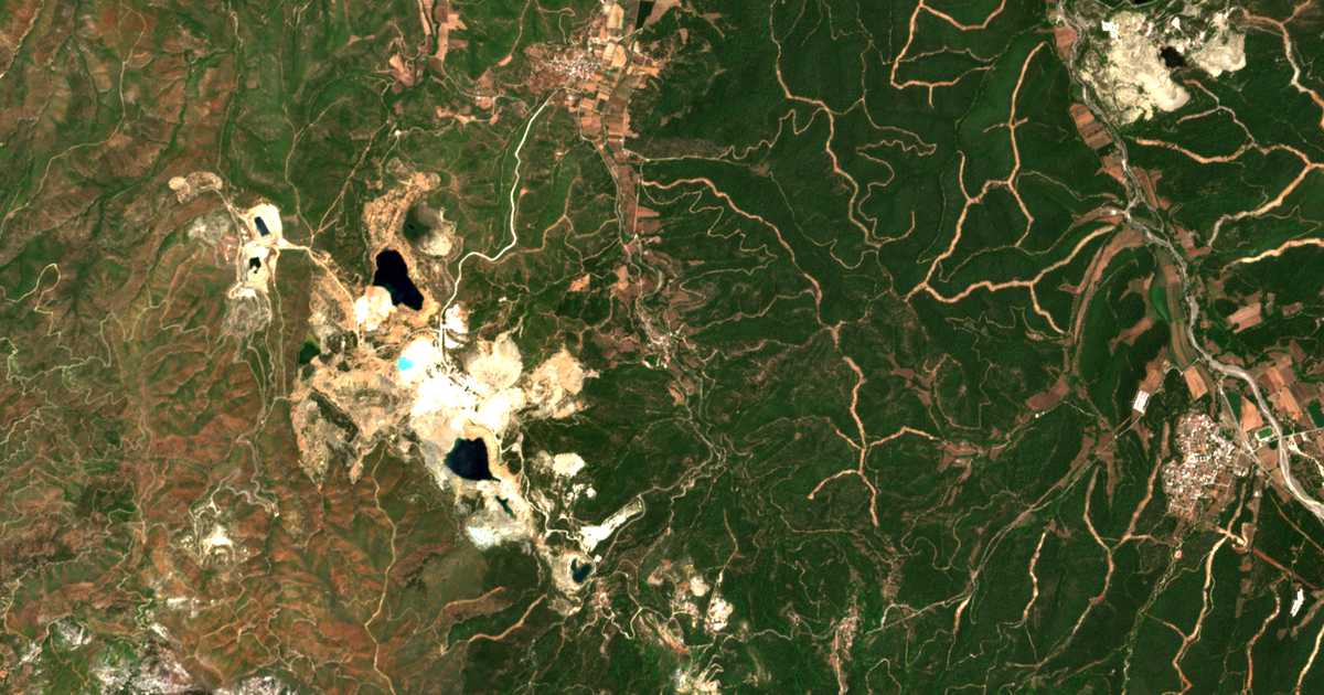 Satellitenkarte von Kalývia