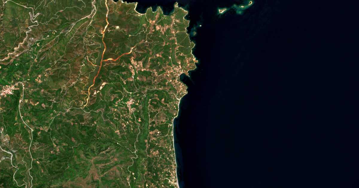 Satellitenkarte von Paralía Kotsikiás