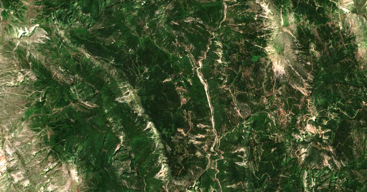 Satellitenkarte von Epinianá