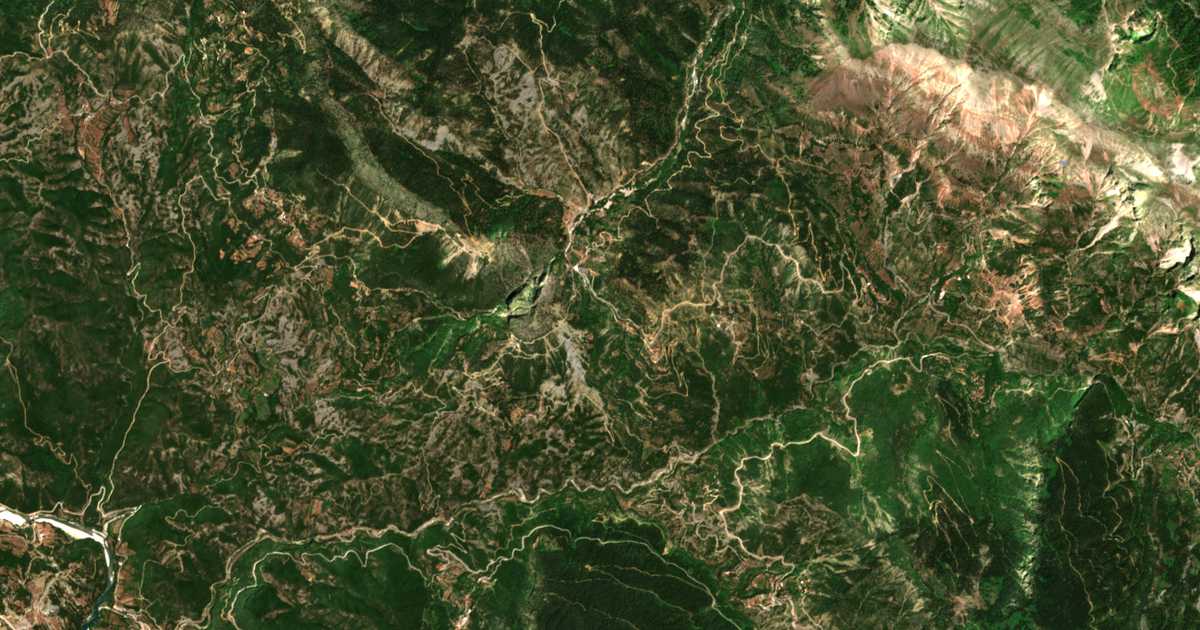 Satellitenkarte von Kédra
