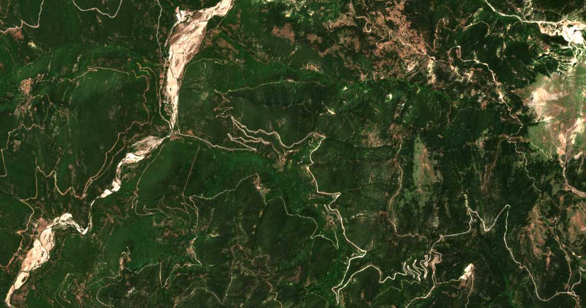 Satellitenkarte von Kalesménon