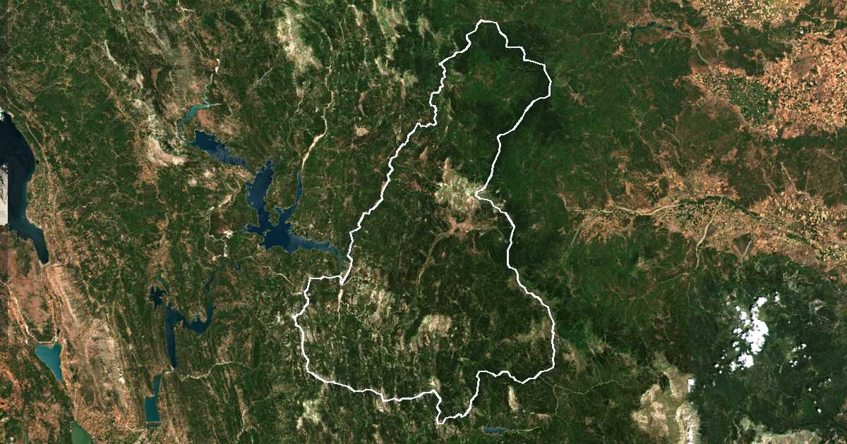 Satellitenbild mit eingezeichneter Grenze: Dímos Karpenisíou