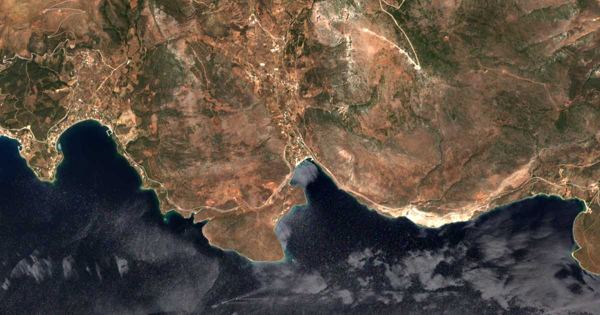 Satellitenkarte von Paralía Agíon Pánton