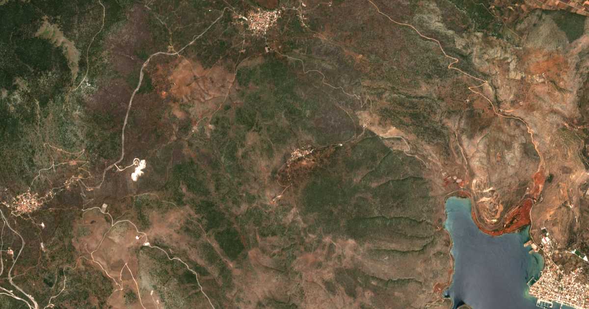 Satellitenkarte von Tritaía