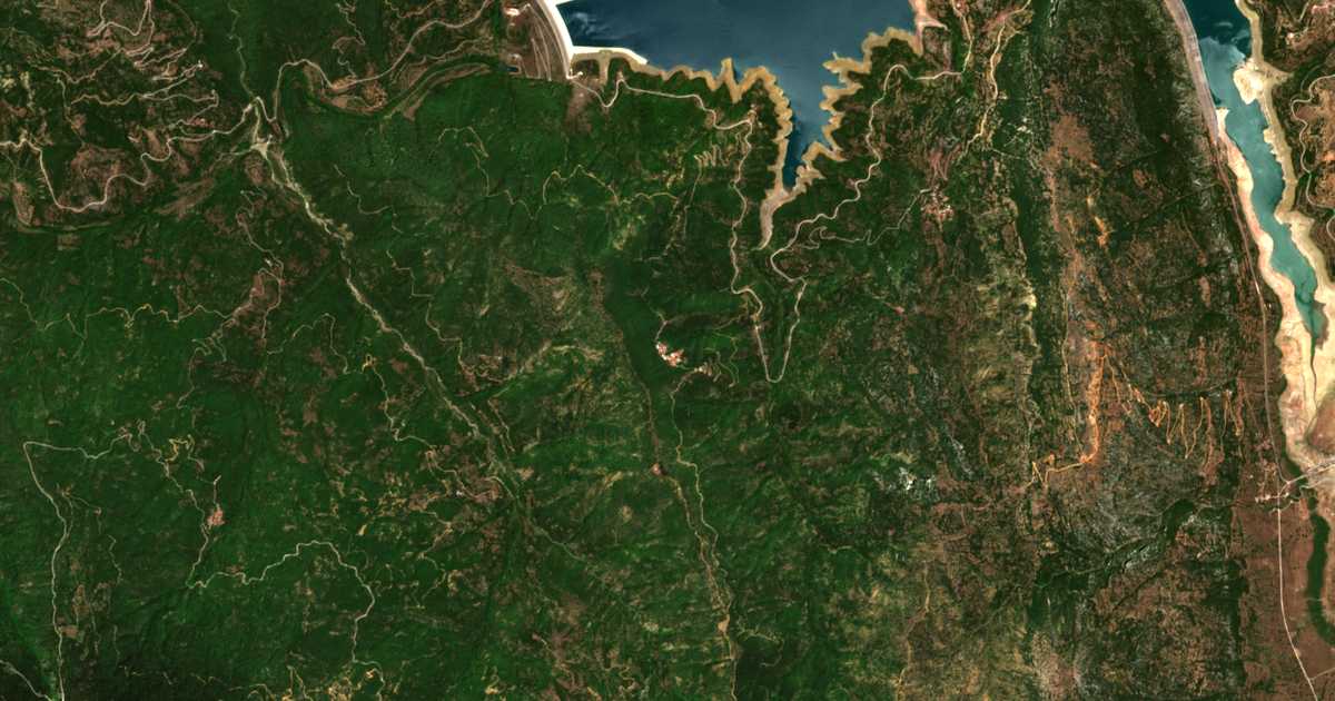 Satellitenkarte von Ávoros