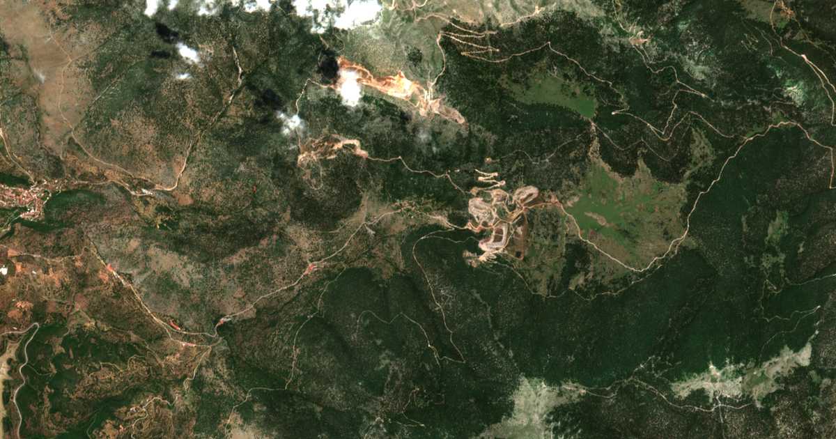 Satellitenkarte von Karoútai