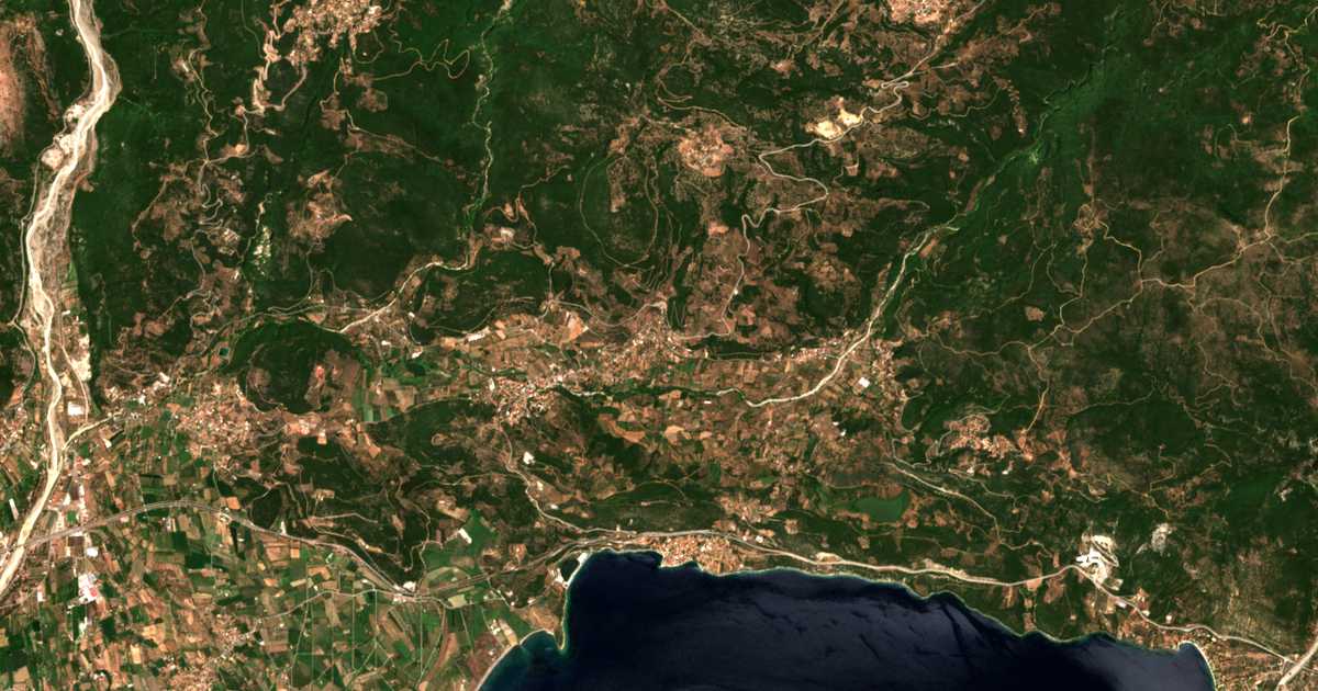 Satellitenkarte von Pefkákion