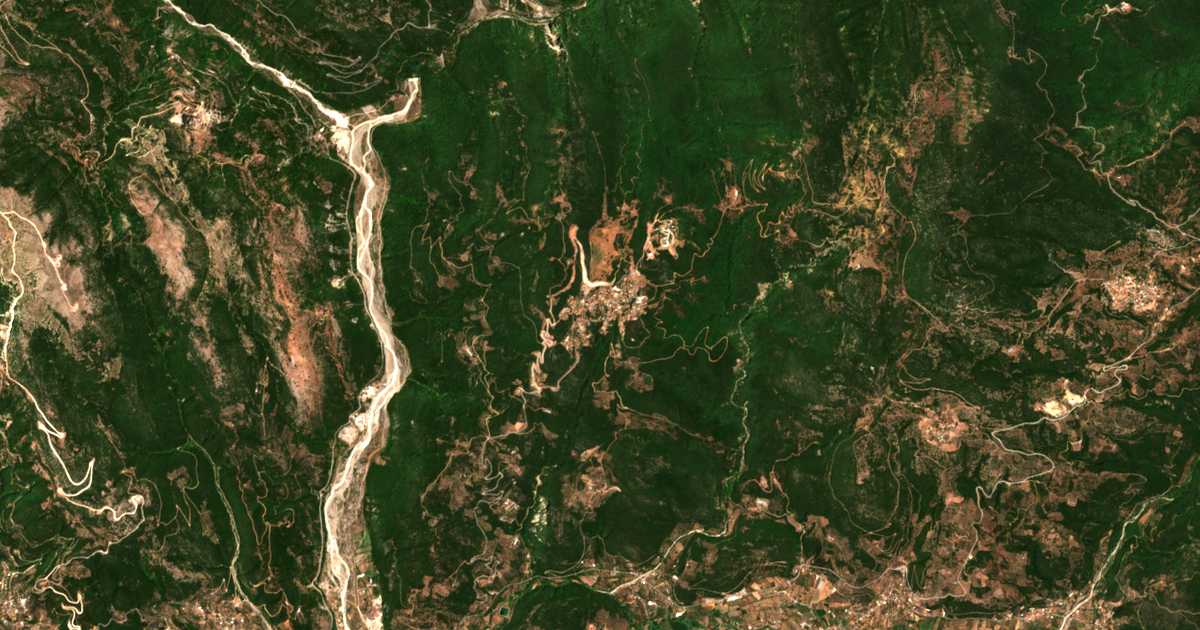 Satellitenkarte von Tríkorfon