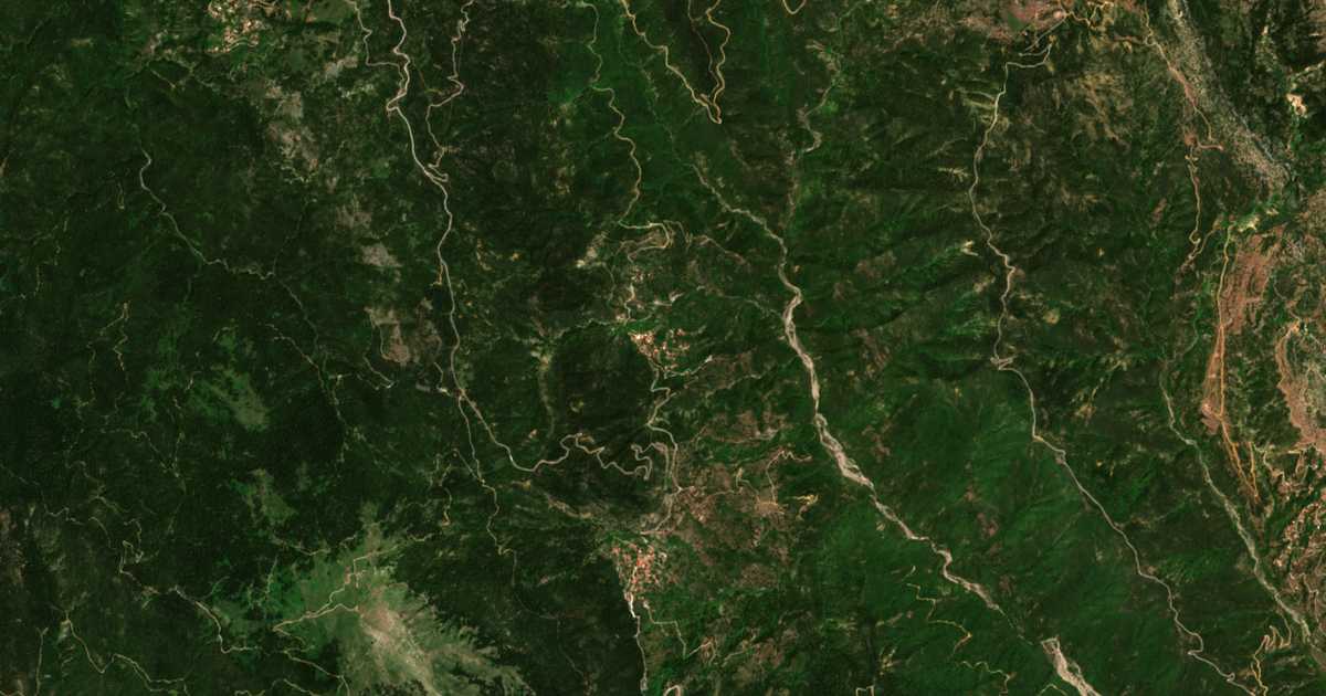 Satellitenkarte von Trístenon
