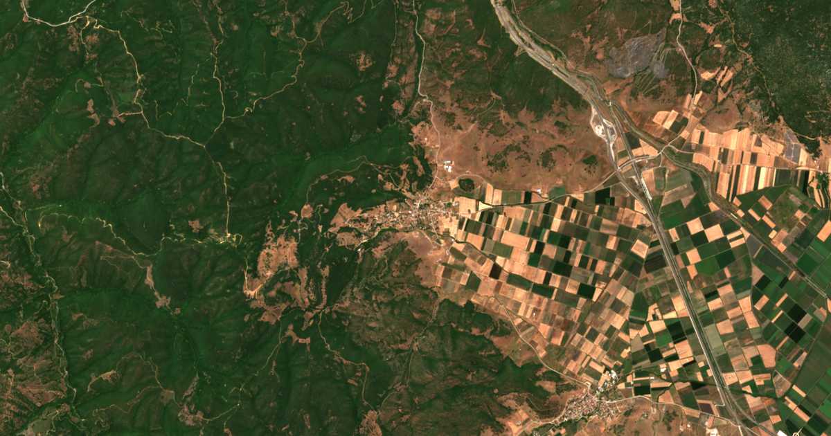 Satellitenkarte von Makryrráchi
