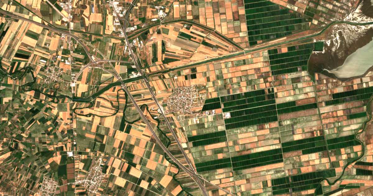 Satellitenkarte von Anthíli