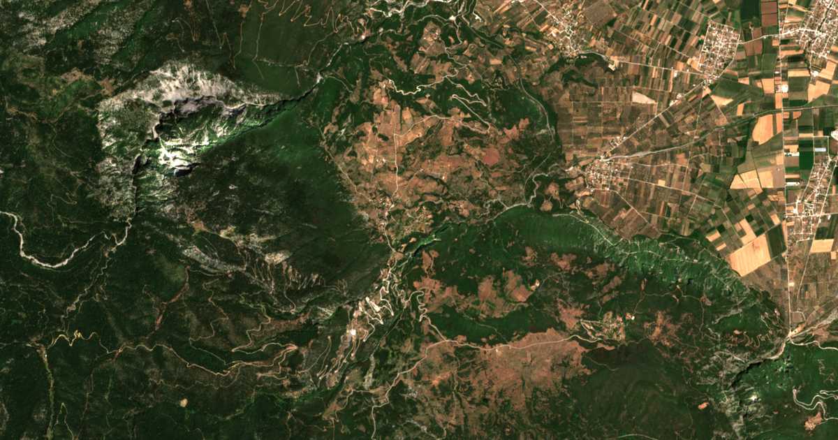 Satellitenkarte von Dýo Vouná