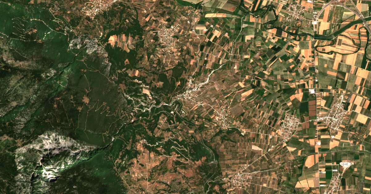 Satellitenkarte von Gorgopotamos