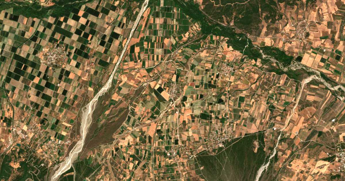 Satellitenkarte von Karyá