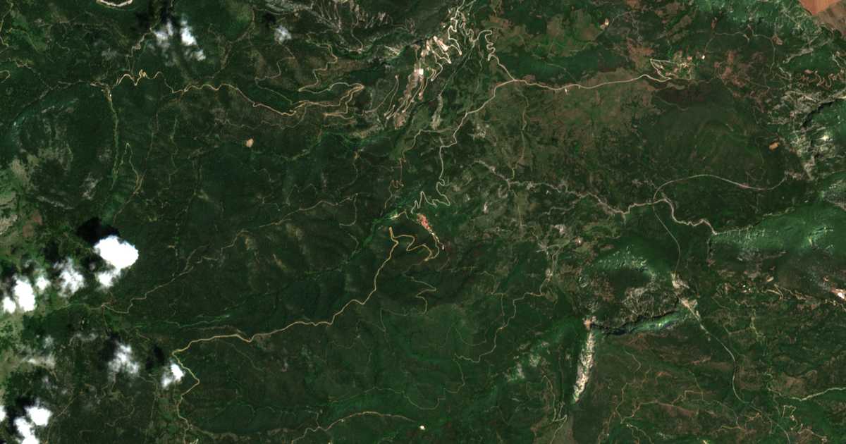 Satellitenkarte von Koumarítsion