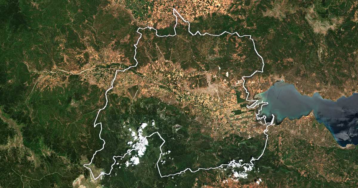 Satellitenbild mit eingezeichneter Grenze: Dímos Lamiéon
