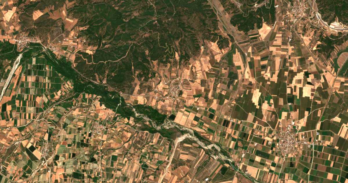 Satellitenkarte von Zileftón