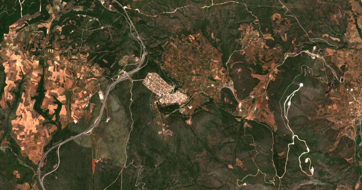 Satellitenkarte von Martínon