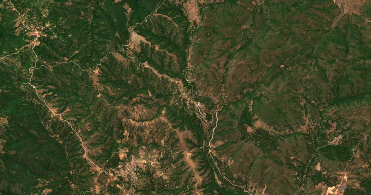 Satellitenkarte von Asvéstion