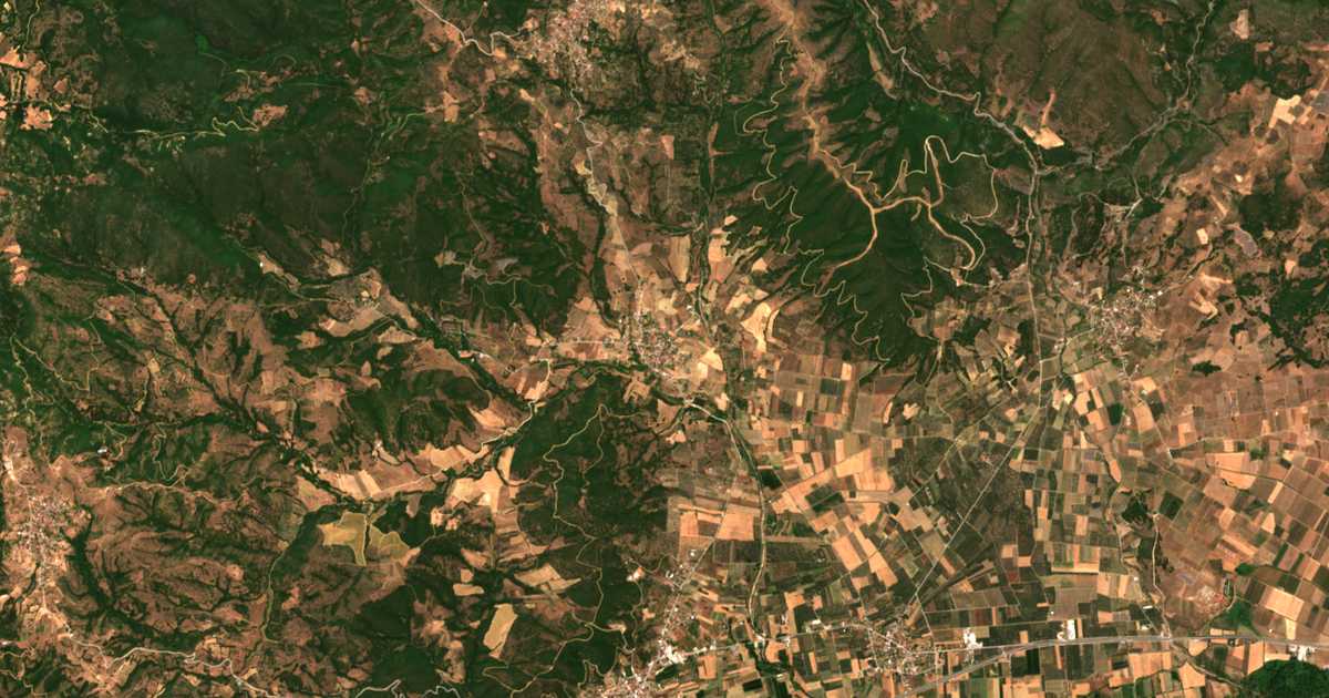 Satellitenkarte von Platýstomon