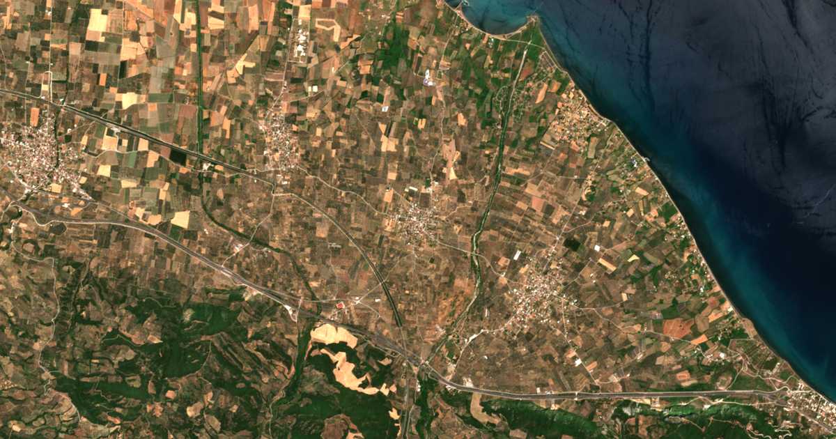 Satellitenkarte von Ágios Serafeím
