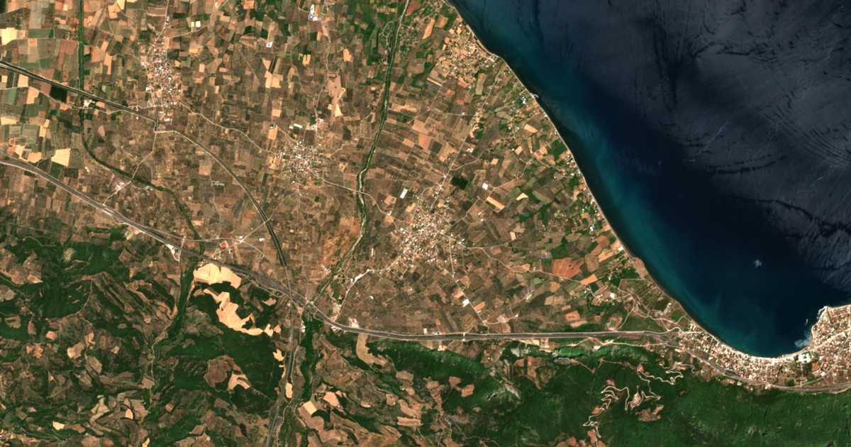 Satellitenkarte von Kainoúrgion
