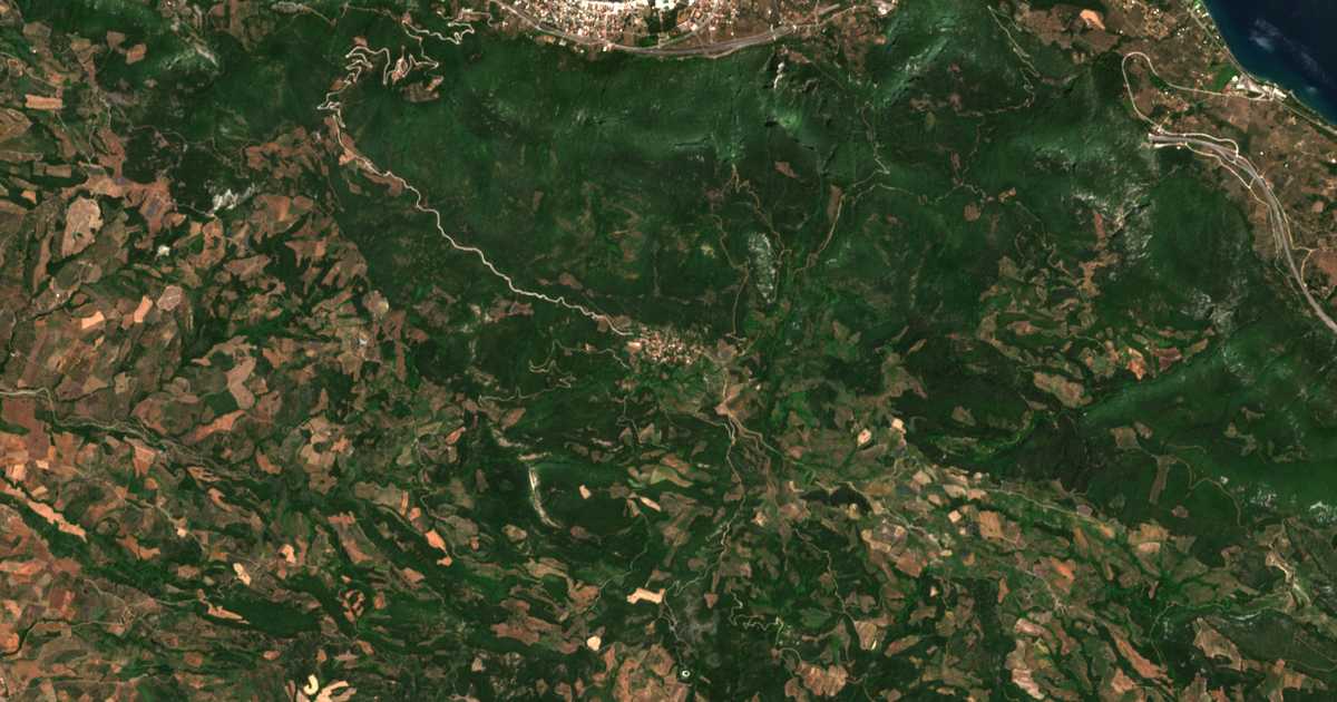 Satellitenkarte von Karyá