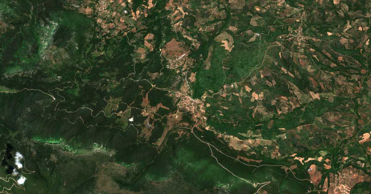 Satellitenkarte von Mendenítsa