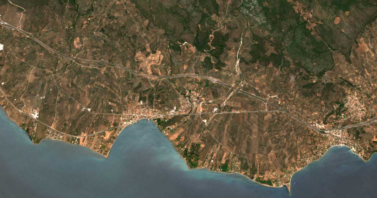Satellitenkarte von Achinós