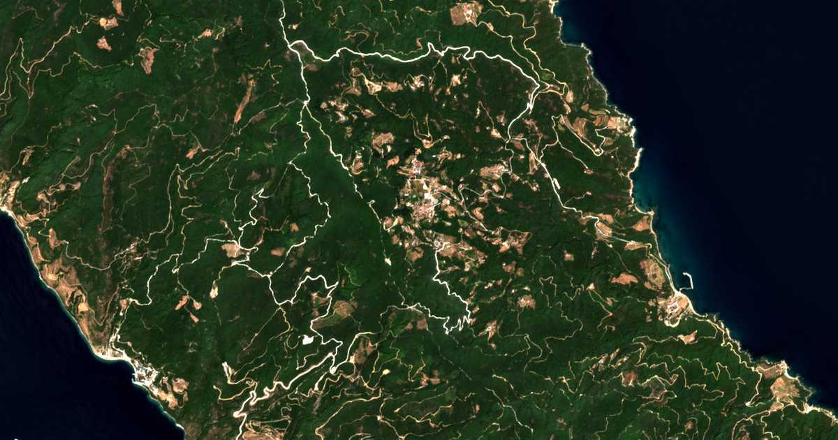 Satellitenkarte von Karyes