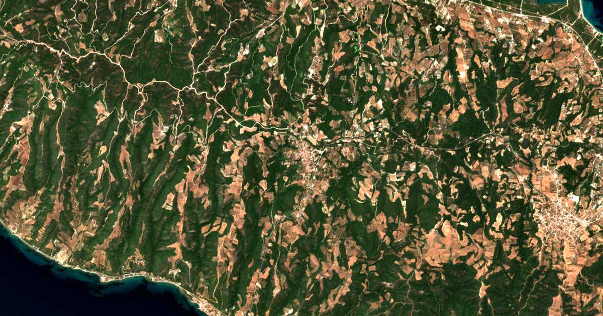 Satellitenkarte von Agía Paraskeví