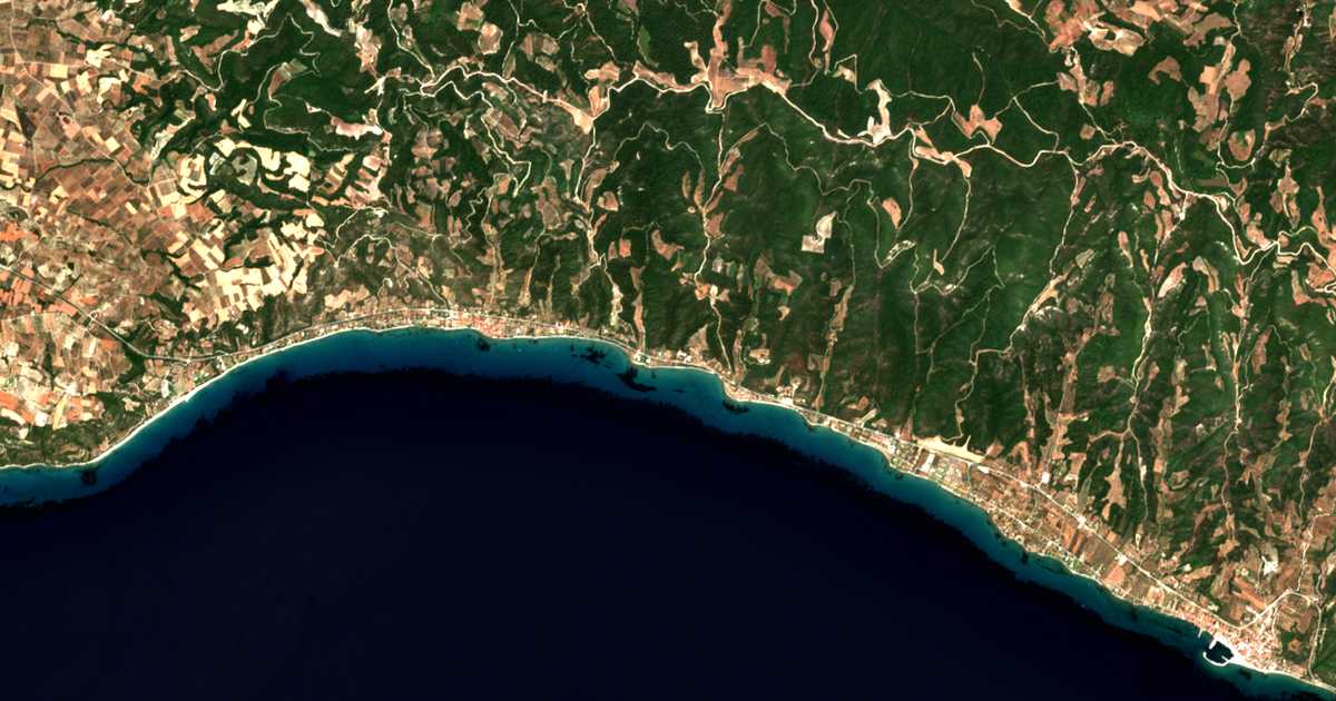 Satellitenkarte von Kaloútsikos