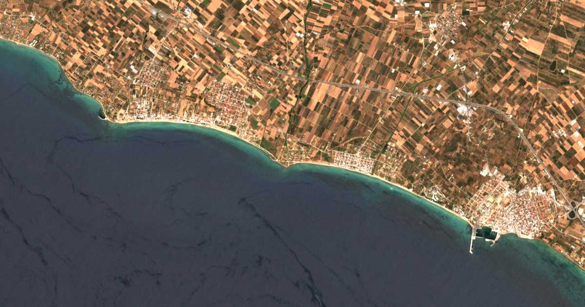 Satellitenkarte von Mouriés