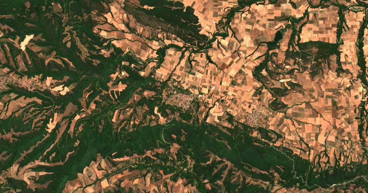 Satellitenkarte von Doumpiá