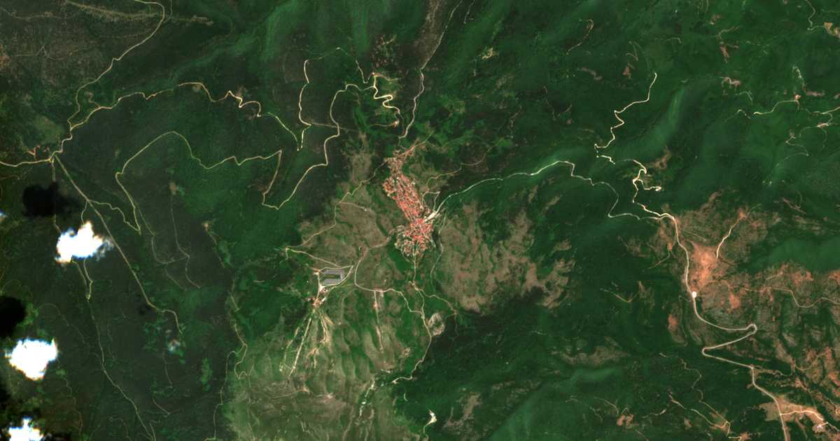 Satellitenkarte von Káto Vérmion