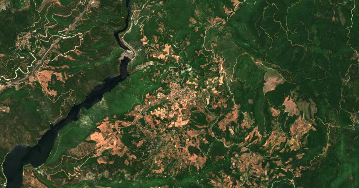 Satellitenkarte von Sfikiá