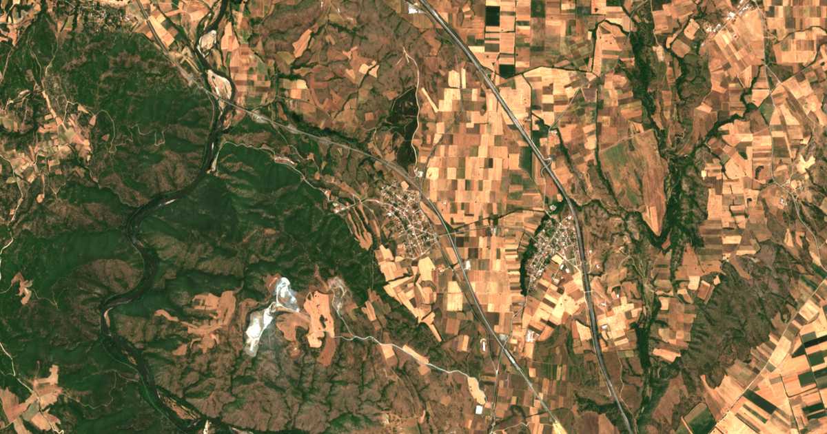 Satellitenkarte von Mikrón Dásos