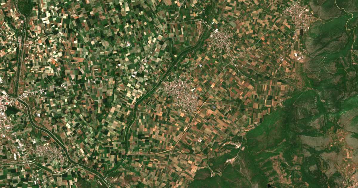 Satellitenkarte von Exaplátanos