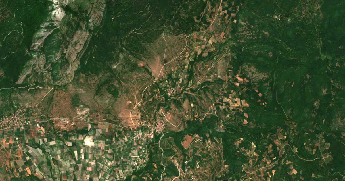 Satellitenkarte von Lagkadiá